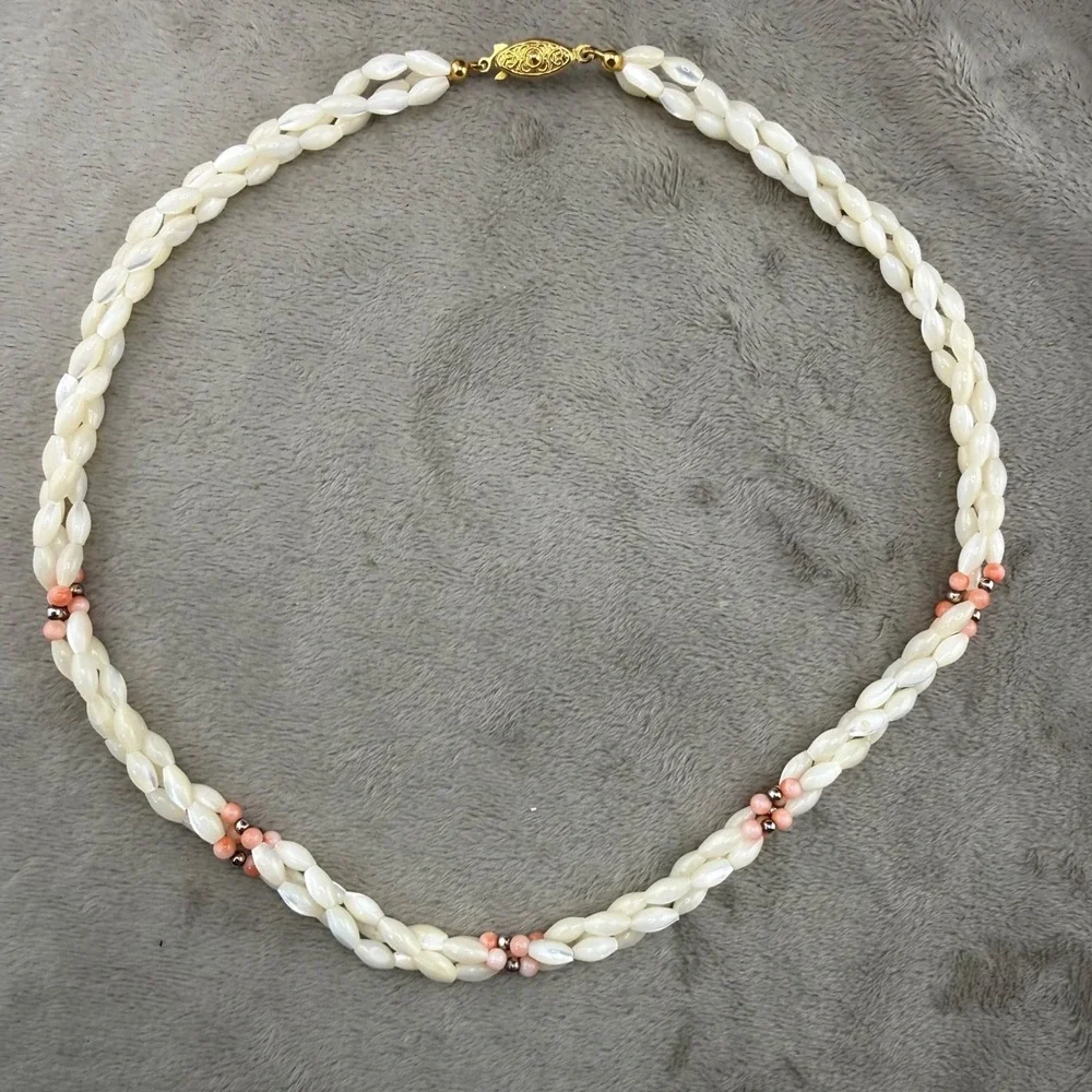 Vintage Mother of Pearl Necklace Beaded 18